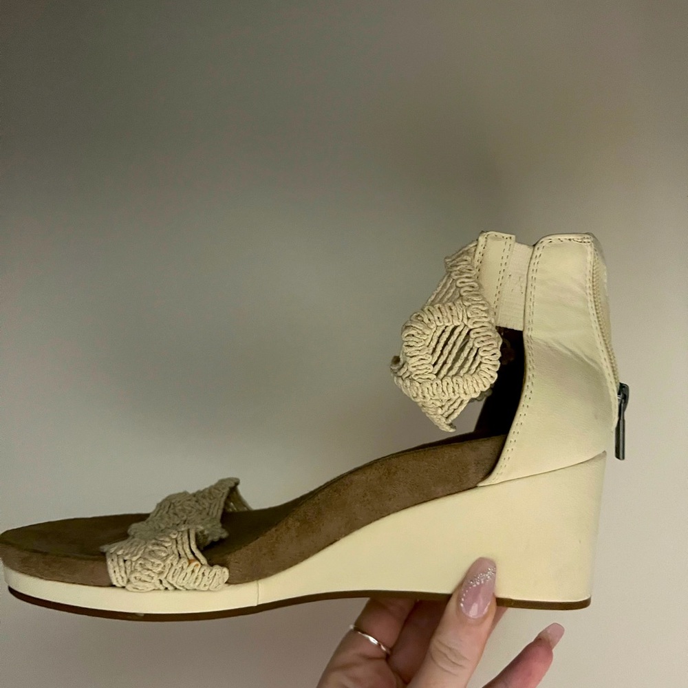 Beige LUCKY BRAND NW sandals